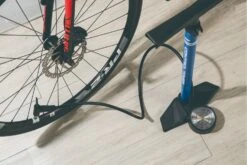 Pompe à Pied Control Tower 2 -Magasin De Vélo 610000139 ControlTower2 MattGiantBlue 03